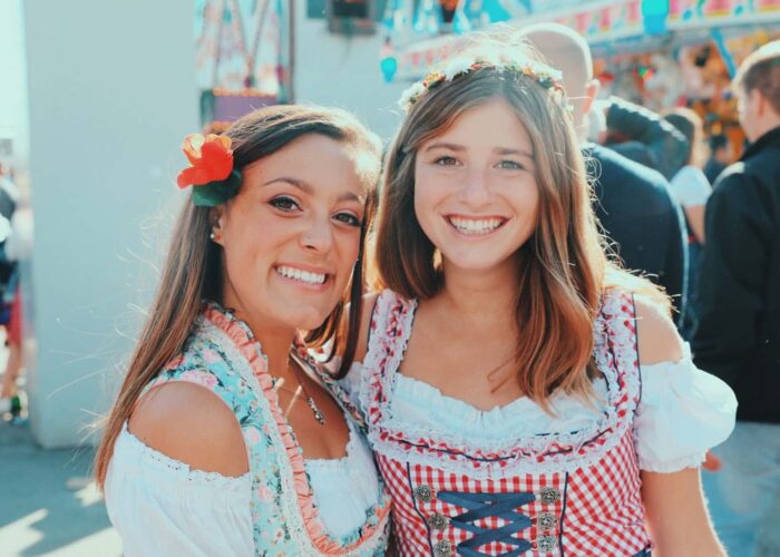 Two women at Oktoberfest with Bus2alps